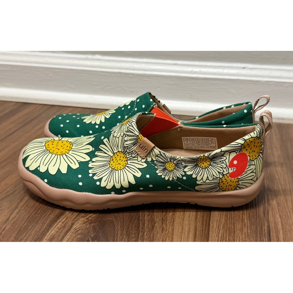 UIN Women Starnight Daisy Toledo Green Daisy Floral Slip On Shoes Sz 6